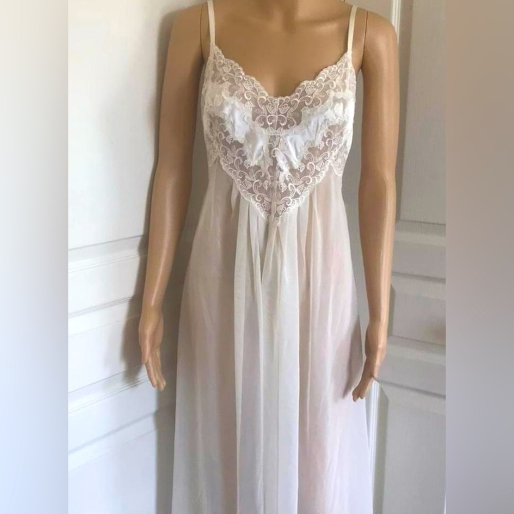 RARE Vintage Victoria's Secret Women's White Nightgown Size Medium